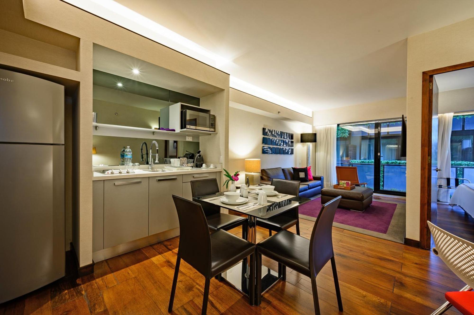 Las Suites Campos Eliseos Мехико Экстерьер фото