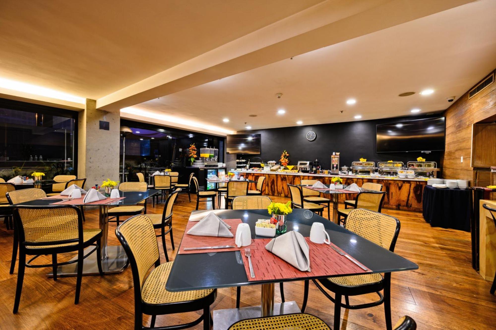 Las Suites Campos Eliseos Мехико Экстерьер фото